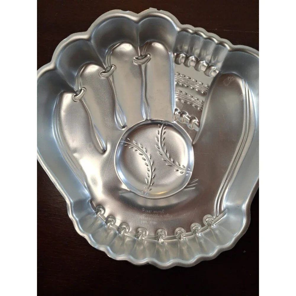 Vintage 1987 Wilton Baseball Glove Cake Pan #2105-1234 Sports Aluminum Mold